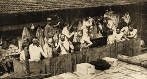 浴場で体を洗うフランス人兵士たち 作： Unbekannt