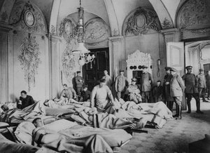 1915年の第一次世界大戦、フランスの城で負傷したフランス人とドイツ人