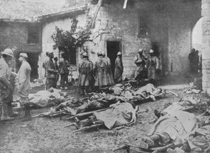1915年、列の後ろの農場への攻撃中にフランス人の負傷者が連れ去られた 作： Unbekannt