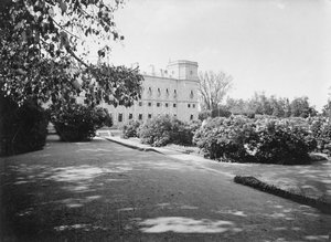 ガッチナ宮殿のアーセナル広場のそばの庭園、1890年代 作： Unbekannt