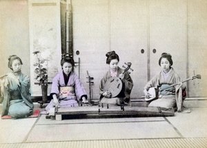 伝統的な楽器を演奏する芸者、日本、1880 作： Unbekannt