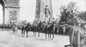 1919年7月14日、フランスのパリでの勝利パレード中のモントリオール将軍とイタリア軍 作： Unbekannt