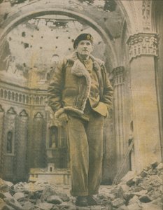 ベルナールモンゴメリー卿、1949年から1944年の貝殻で破壊された化石の廃墟を調査 作： Unbekannt