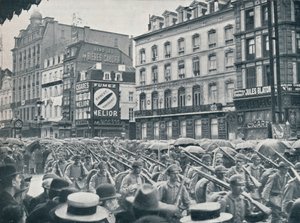 1914年、雨の中でブリュッセルに入ったドイツの歩兵 作： Unbekannt