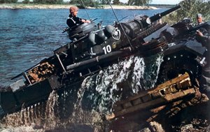 ロシア、1941年に川を渡るドイツ戦車 作： Unbekannt