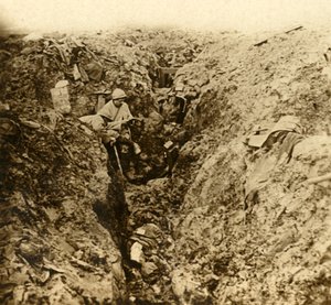 砲撃によって破壊されたドイツの塹壕、北フランス、ヴェルダン、c1914-c1918 作： Unbekannt