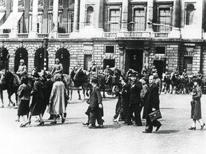 1940年6月、占領下のパリのドイツ軍