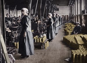 軍需工場の少女労働者、1915年 作： Unbekannt