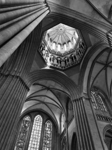 ゴシック美術：トランセプトを横切り、ランタン・タワーを見る。1250年 Cathedrale Notre Dame de Coutances（マンシュ）。 作： Unbekannt