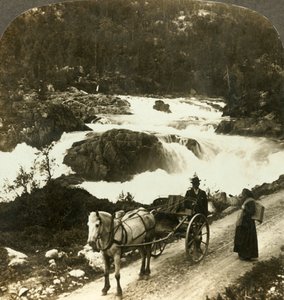 ノルウェー、c1905、発泡リトルリューカン滝の横にあるテレマルケン道路のstolkjaerreの停止 作： Unbekannt