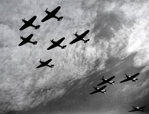 ホーカーハリケーンが編隊飛行、イギリスの戦い、第二次世界大戦、1940 作： Unbekannt