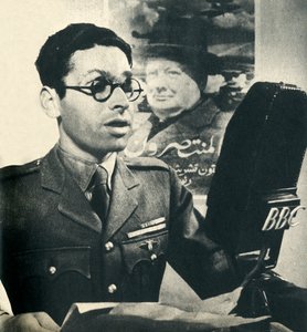 彼はモロッコのアラビア語でニュースを読みます。 1942年、フランス軍の戦闘員。 作： Unbekannt
