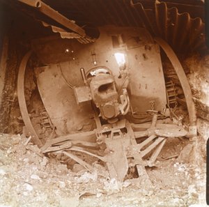 重砲、フランス北部ソンム、1916年。 作： Unbekannt