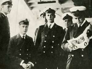 彼の陛下は彼の仲間の士官候補生、c1910s、1937年の間に座りました。 作： Unbekannt