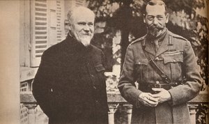 フランスのイギリス総本部でポアンカレ大統領と陛下、1916年、1935年。 作： Unbekannt
