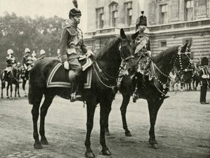 1928年、1937年、トルーピングカラーでグロスター公爵と陛下。 作： Unbekannt