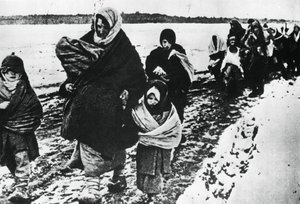 ホームレス難民の女性と子供、ロシア、1941