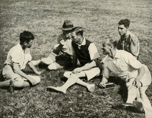 サウスウォルドのキャンプで、サフォーク：フレンドリーチャット、1937。 作： Unbekannt