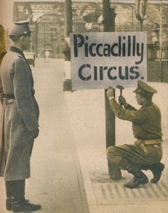 ハンブルクで、ドイツの無条件降伏の1日前、1945年 作： Unbekannt