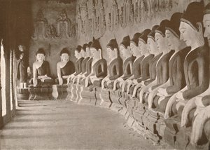 仏教寺院の内部、サガイン、1900年。 作： Unbekannt