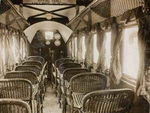 ネイピア・エンジンを搭載した旅客機の内部（1920年代頃 作： Unbekannt