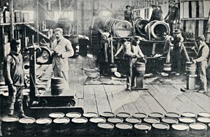タラパカのサリトレラスでの発送準備中のヨウ素、1911年 作： Unbekannt