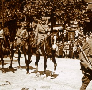 1918年の勝利パレード中のイタリアの将校