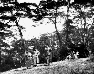 弓で遊ぶ日本の子供たち、韓国、1900 作： Unbekannt