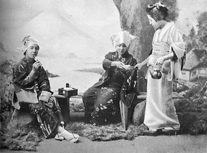 道端の休憩所でお茶を飲んでいる日本の農民の女の子、1902 作： Unbekannt