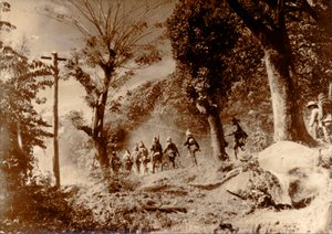 ニューギニアのポートモレスビーに向けて前進する日本兵（第二次世界大戦、1942年 作： Unbekannt