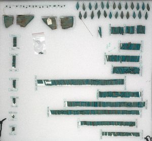 センビのジュエリー、紀元前1980〜1801年。 作： Unbekannt