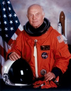 ジョンHグレン、アメリカの宇宙飛行士、1998年5月