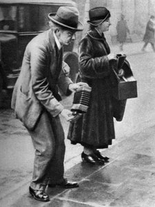 ケルブ側コンサーティーナ奏者、ホルボーン、ロンドン、1926-1927 作： Unbekannt