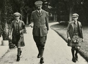 キングジョージ6世と元キングエドワード8世とヘンゼル氏の家庭教師、1911年、1937年。 作： Unbekannt