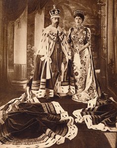 ジョージ5世とメアリー女王は、1911年にデリーダルバールを戴冠しました。