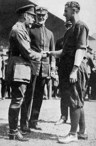 ジョージV王、野球をしていたアメリカ人兵士を迎える1910年代1936 作： Unbekannt
