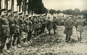ジョージ5世は、第一次世界大戦、1915年、1920年の最前線で連合軍を訪問します。 作： Unbekannt