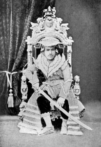 フルコートのドレスを着たビルマのティボー王、c1900、c1920 作： Unbekannt
