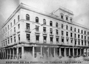 1920年代のラコロナ、タバコ工場 作： Unbekannt