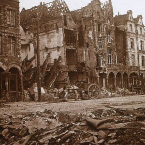 La Petite Place、フランス北部アラス、c1914-c1918 作： Unbekannt