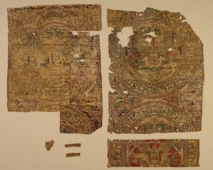 セントバーナードカルボの墓から発射されたラウンデルのスフィンクスが向かい合ったランパス。1200年から1243年。 作： Unbekannt