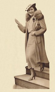 1937年2月9日、アレクサンドラ王女の洗礼式に向けて第3ベルグレイブ広場を出発