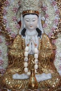 Leong San buddhist temple（レオンサン仏教寺院）。観世音菩薩像。シンガポール 作： Unbekannt