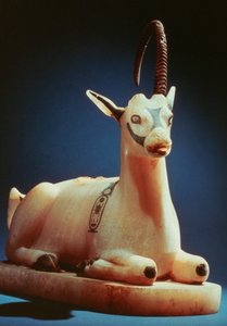紀元前14世紀のツタンカーメン墓からのアイベックスの形をした透明な瓶の蓋 作： Unbekannt