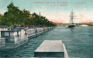 ロンドン、テムズ川の堤防-海軍ボランティア訓練船の展示、HMSバザード、1907 作： Unbekannt