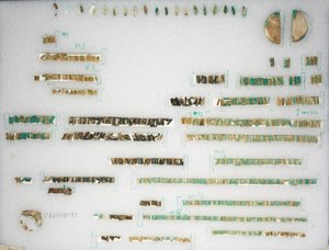 ルーズビーズと2つのターミナル、1980〜1801紀元前。 作： Unbekannt
