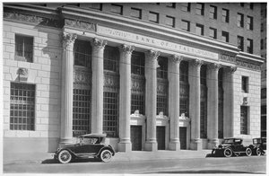1924年、カリフォルニア州ロサンゼルスのイタリア銀行の正面玄関 作： Unbekannt