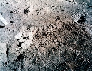 有人宇宙飛行、アメリカ、アポロ17号 月面のオレンジ色の土 作： Unbekannt