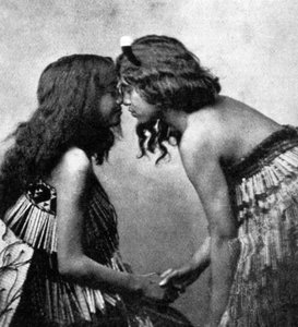 マオリの女の子が鼻をこする、C1920 作： Unbekannt