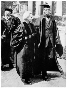 1921年にポーランド生まれのフランスの物理学者、マリーキュリー。 作： Unbekannt